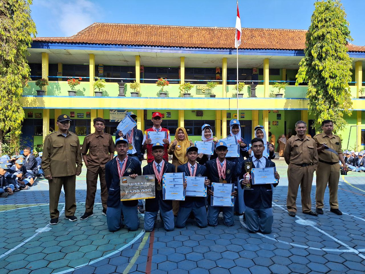 SMA Muhammadiyah I Temanggung: Pemberian Penghargaan kepada Juara Kejuaraan Atletik dan Seni